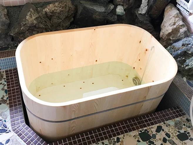 Rounded bath